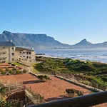Modern Cape Town Beach Apartment